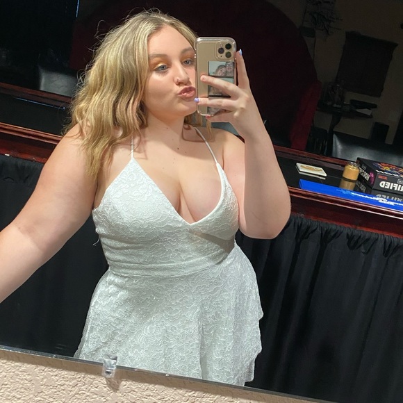 Gorgeous homecoming dress - Picture 3 of 3